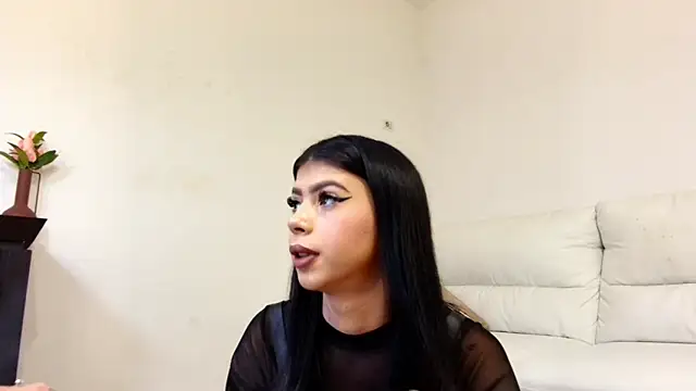 Sierra Halle online show from October 14, 2025, 8:09 pm