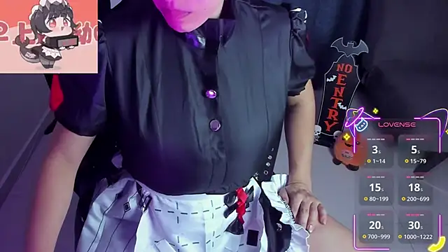 Snapshot of Roxy_clark chatting on October 31, 2025, 9:10 am Roxy clark online show from October 31, 2025, 9:10 am