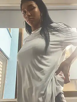 LauraAristizabal online show from January 31, 2025, 7:29 pm