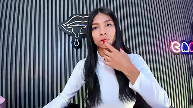 LauraAristizabal online show from February 7, 2025, 1:01 pm