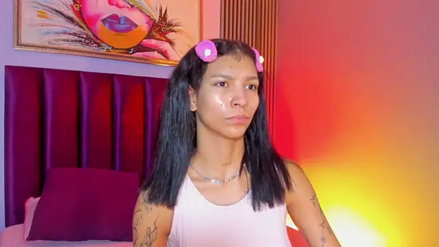 LauraAristizabal online show from November 27, 2025, 12:51 pm