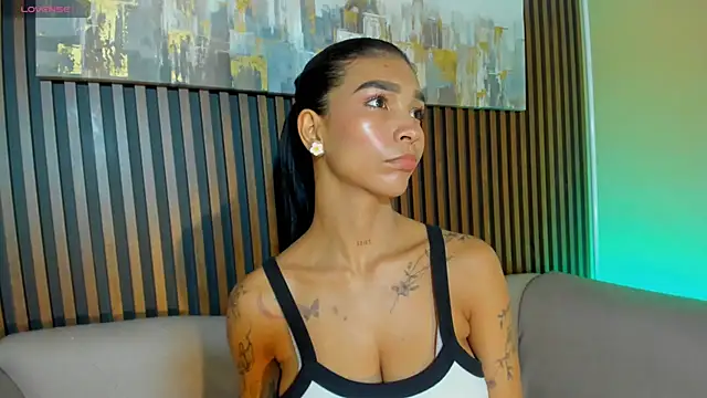 LauraAristizabal online show from March 24, 2026, 12:43 pm