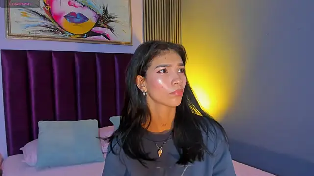 LauraAristizabal online show from April 8, 2026, 12:38 pm