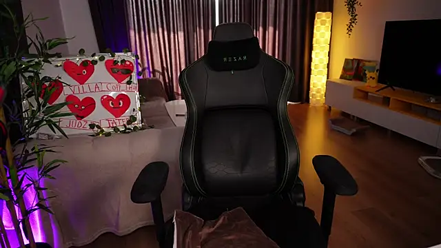 ShyNdWild online show from February 26, 2025, 2:03 pm