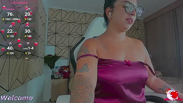 vane lopez  online show from October 8, 2025, 6:05 pm