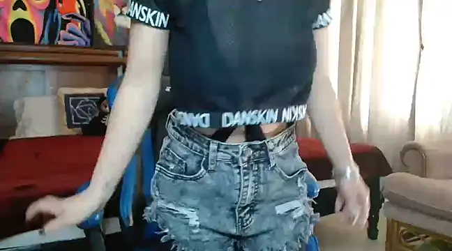 Snapshot of MINI_Petite chatting on February 6, 2025, 8:45 pm MINI Petite online show from February 6, 2025, 8:45 pm