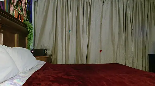 Snapshot of MINI_Petite chatting on February 19, 2025, 7:50 am MINI Petite online show from February 19, 2025, 7:50 am