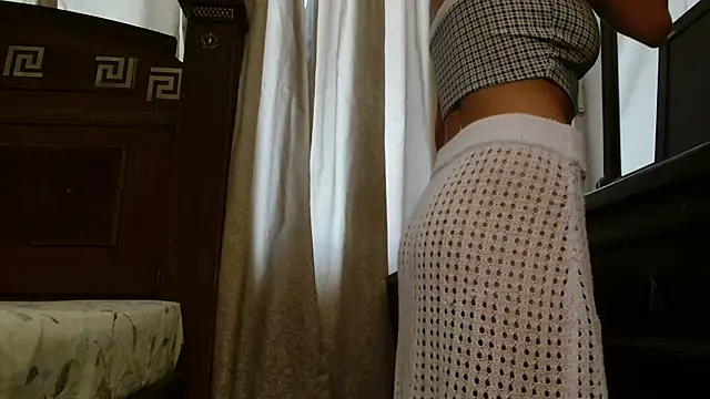 Snapshot of MINI_Petite chatting on December 2, 2025, 9:21 pm MINI Petite online show from December 2, 2025, 9:21 pm