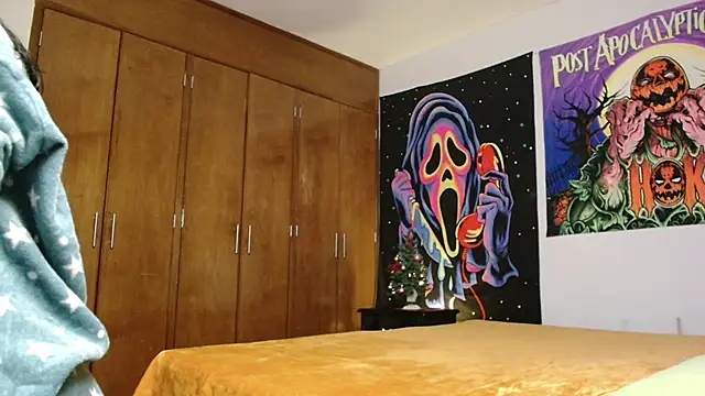 Snapshot of MINI_Petite chatting on December 15, 2025, 5:44 am MINI Petite online show from December 15, 2025, 5:44 am