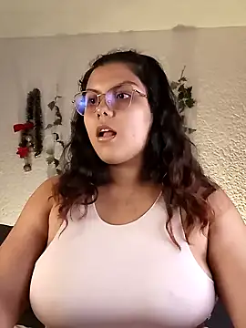 Snapshot of kittylu__ chatting on February 6, 2025, 9:11 am kittylu   online show from February 6, 2025, 9:11 am