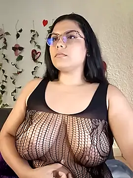 Snapshot of kittylu__ chatting on February 24, 2025, 8:49 am kittylu   online show from February 24, 2025, 8:49 am