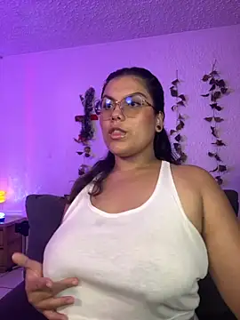 Snapshot of kittylu__ chatting on October 3, 2025, 2:30 am kittylu   online show from October 3, 2025, 2:30 am