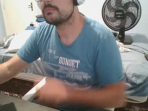 Snapshot of SuyNey chatting on March 15, 2026, 7:03 am SuyNey online show from March 15, 2026, 7:03 am