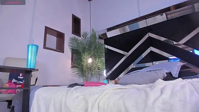 candy sweet  online show from January 31, 2025, 9:37 pm