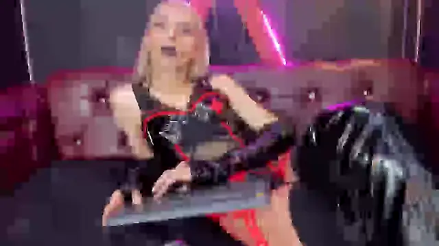 Victoria Badgal  online show from December 18, 2024, 11:40 pm