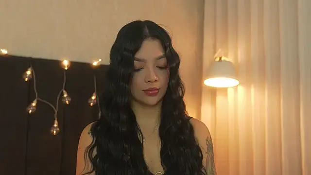 sarah hiill online show from April 7, 2026, 12:16 pm