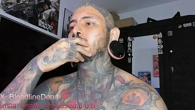 Snapshot of DEATHINK666XX chatting on March 12, 2025, 12:42 am DEATHINK666XX online show from March 12, 2025, 12:42 am