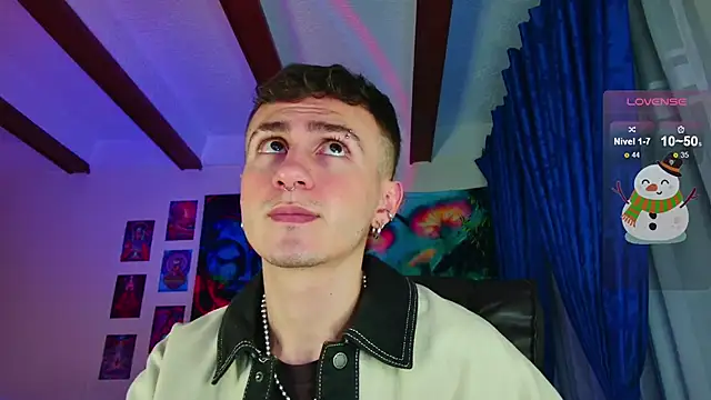 Snapshot of dimitri-bilak chatting on December 17, 2024, 11:27 pm dimitri-bilak online show from December 17, 2024, 11:27 pm