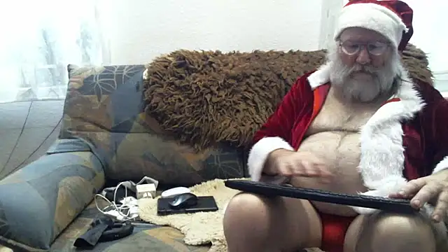 Snapshot of SexySantaC chatting on December 28, 2024, 7:01 pm SexySantaC online show from December 28, 2024, 7:01 pm