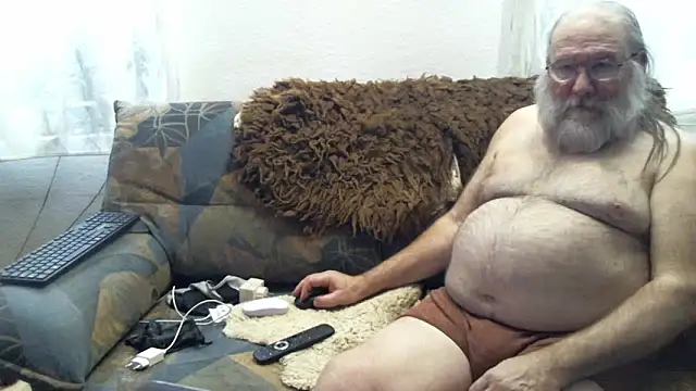 Snapshot of SexySantaC chatting on December 29, 2024, 7:00 pm SexySantaC online show from December 29, 2024, 7:00 pm