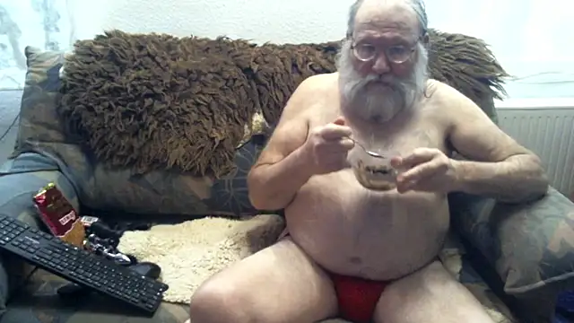 Snapshot of SexySantaC chatting on January 8, 2025, 8:29 pm SexySantaC online show from January 8, 2025, 8:29 pm