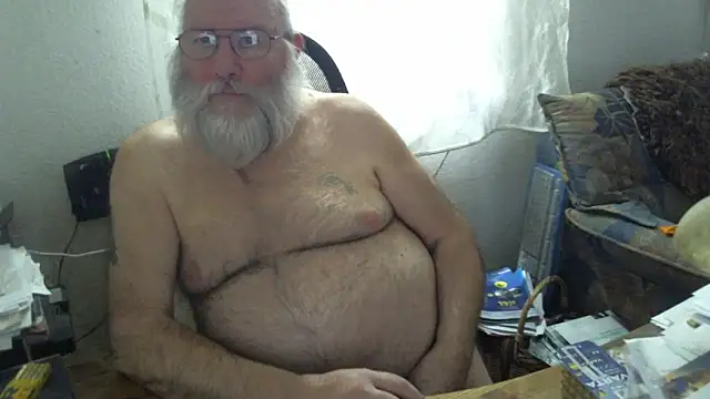 Snapshot of SexySantaC chatting on February 5, 2025, 8:46 pm SexySantaC online show from February 5, 2025, 8:46 pm