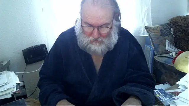 Snapshot of SexySantaC chatting on February 18, 2025, 7:43 am SexySantaC online show from February 18, 2025, 7:43 am