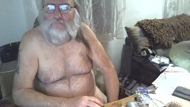 Snapshot of SexySantaC chatting on March 18, 2025, 4:47 am SexySantaC online show from March 18, 2025, 4:47 am