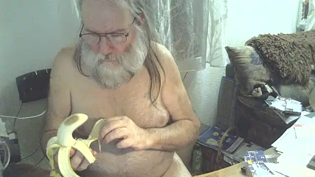 Snapshot of SexySantaC chatting on March 18, 2025, 10:48 pm SexySantaC online show from March 18, 2025, 10:48 pm