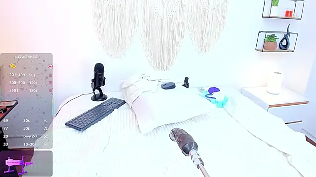 Snapshot of evaa_rose chatting on January 15, 2026, 6:44 pm evaa rose online show from January 15, 2026, 6:44 pm