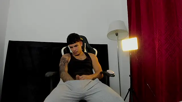 Snapshot of Evan_stoner chatting on October 8, 2025, 4:10 am Evan stoner online show from October 8, 2025, 4:10 am