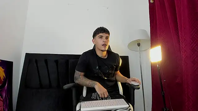 Snapshot of Evan_stoner chatting on October 9, 2025, 3:59 am Evan stoner online show from October 9, 2025, 3:59 am