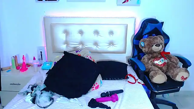 Jenng18 online show from December 25, 2024, 10:48 pm