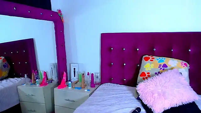 Jenng18 online show from September 23, 2025, 10:24 pm