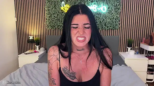 LizaRoxx online show from September 22, 2025, 5:37 pm