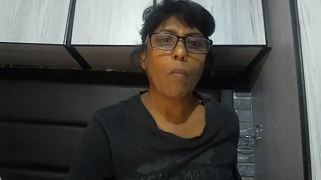 MsAttitude online show from December 5, 2025, 8:01 am