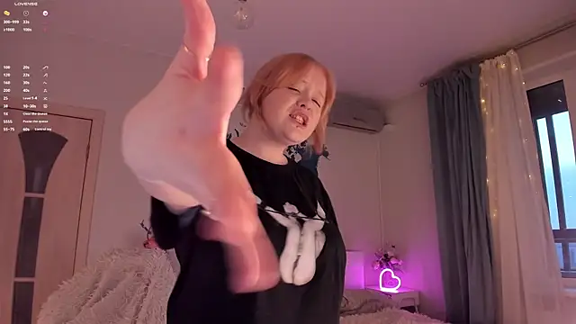 LisaLaas online show from March 14, 2025, 2:08 pm