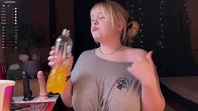 Snapshot of LisaLaas chatting on February 22, 2026, 9:24 pm LisaLaas online show from February 22, 2026, 9:24 pm