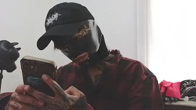 AcidMilo online show from March 4, 2025, 8:27 pm