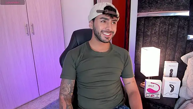 ItsMeEros online show from February 4, 2025, 9:10 pm