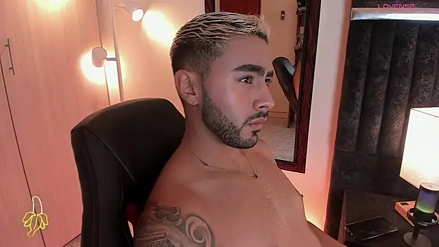 ItsMeEros online show from October 4, 2025, 11:58 pm