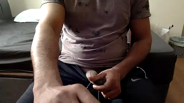 Snapshot of CoolBiDude chatting on March 18, 2026, 3:37 pm CoolBiDude online show from March 18, 2026, 3:37 pm