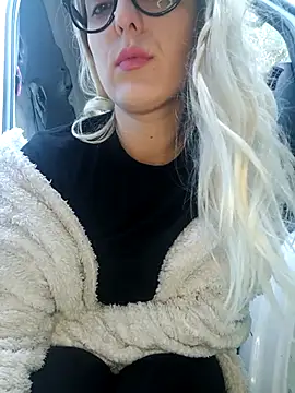 dolcehelena993 online show from December 21, 2025, 2:13 pm