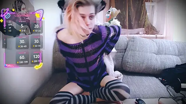 Littlepinkcat online show from November 14, 2025, 8:51 pm