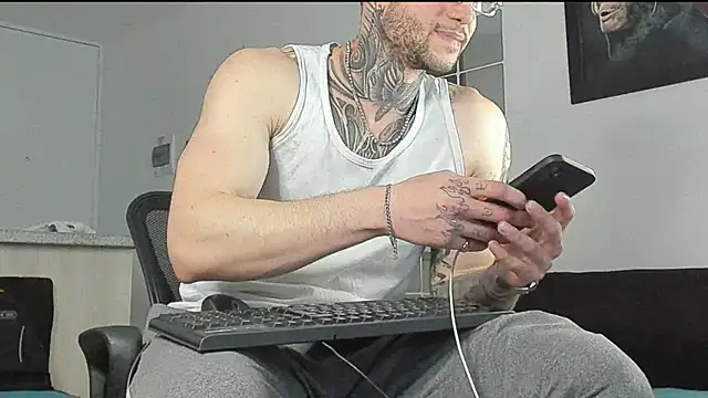  jamesleandros1 online show from January 30, 2025, 10:51 pm