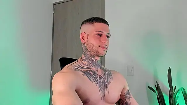  jamesleandros1 online show from February 3, 2026, 2:53 am