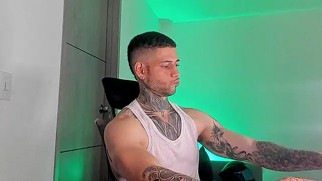  jamesleandros1 online show from May 28, 2026, 1:47 am