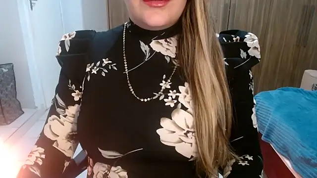 Aliceescobar online show from May 26, 2026, 2:02 pm
