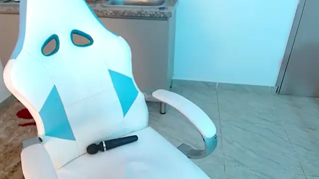 PIA STONE online show from February 14, 2025, 8:37 pm