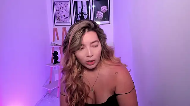 Snapshot of sofihill01 chatting on October 4, 2025, 9:02 pm sofihill01 online show from October 4, 2025, 9:02 pm